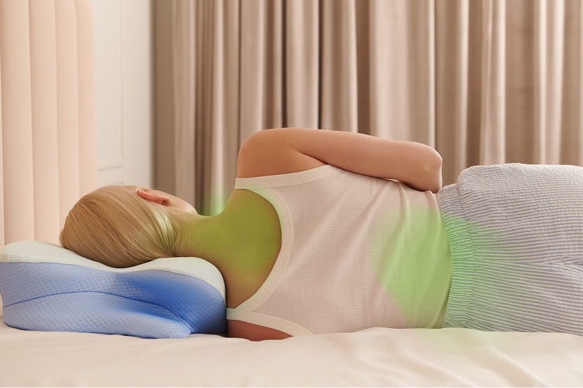 Columna alineada al dormir sobre la almohada Alinea Ergo