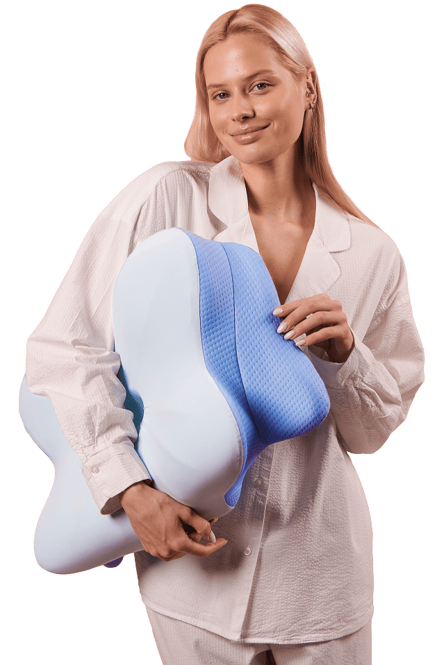 Mujer abrazando la almohada cervical Alinea Ergo