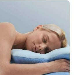 Mujer durmiendo boca abajo sobre la Alinea Ergo