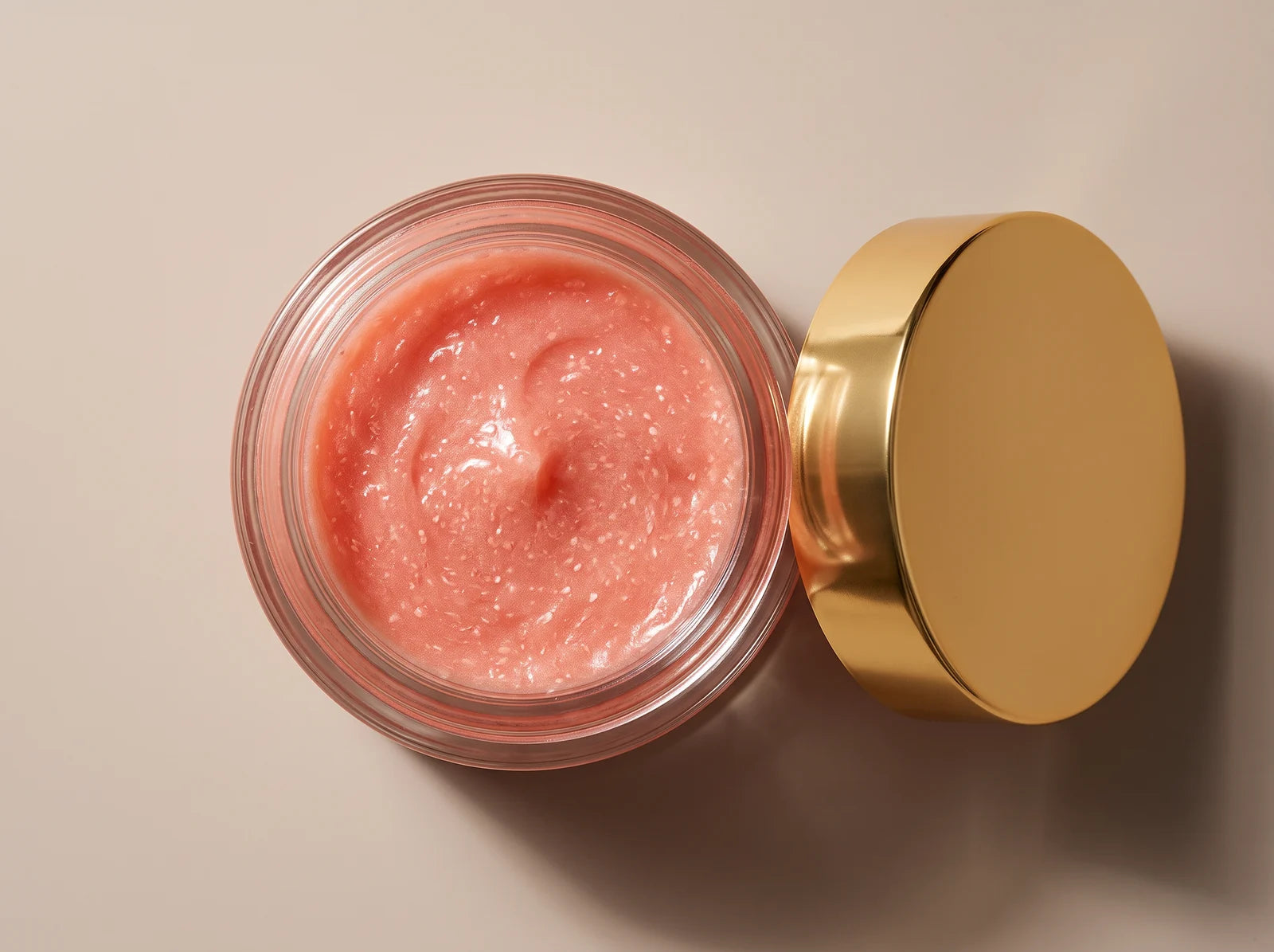Tarro de Crema Botox Dragon Blood abierto: la textura coralina y el brillo de las microcápsulas
